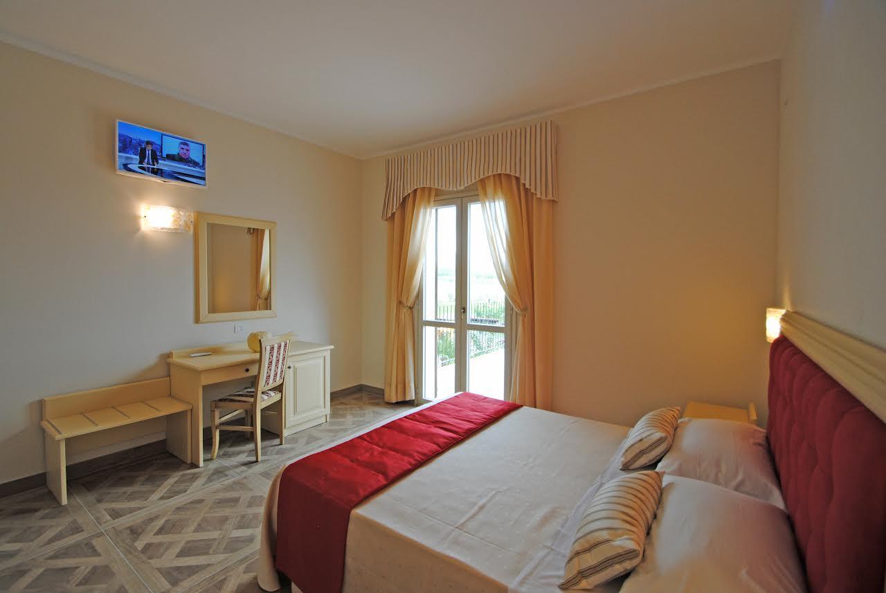 Hotel Il Salice Civitella Del Tronto Exterior foto